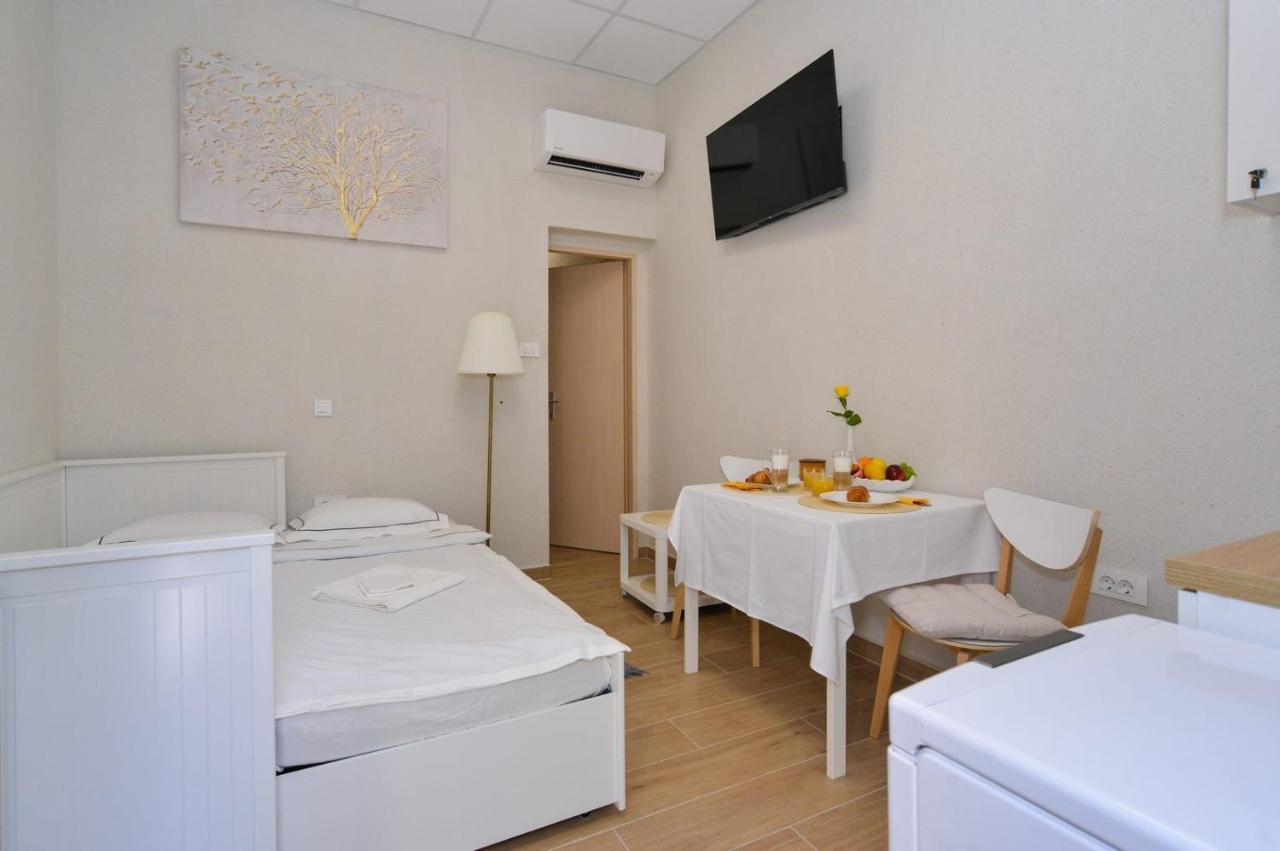 Md Studio Apartman Rijeka Bagian luar foto
